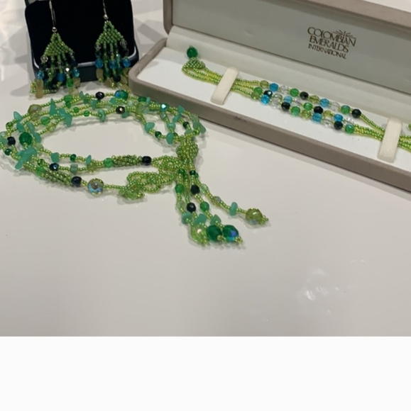 Green necklace, bracelet, earrings - Picture 5 of 10